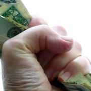 ORACIÓN ¡Por amor al dinero somos capaces de vender nuestra propia dignidad!