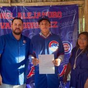 Joven beisbolista Yucateco firma con los Cachorros de Chicago