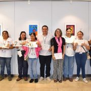 Jóvenes con discapacidad intelectual exponen 32 pinturas en el Aeropuerto de Mérida