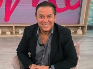 Mario ``mayito´´ Bezares, amigo y compañero de Paco Stanley (Q.E.P.D), fue revelado durante el partido de México contra Brasil como el primer integrante de La Casa De Los Famosos México 2.