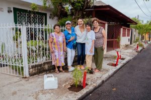 La Alcaldesa electa Cecilia Patrón, reiteró ante los habitantes del Frac. La Huerta, su compromiso por una Mérida más verde. 