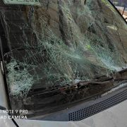 También se supo de la quema de una motocicleta en el mismo sitio, acción realizada por el grupo de choque de Nueva Alianza.