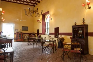 El Restaurante Hacienda Santa Cruz, es una buena opción en Yucatán para llevar a comer a papá. 