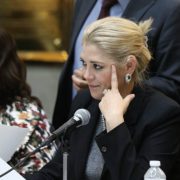 Verónica Camino Farjat puntualizó sobreelevado gasto en la administración pública con la decisión de los diputados del PAN y PRI de aprobar que el actual gobernador Mauricio Vila Dosal, disponga a partir del 1 de octubre próximo, de escoltas, vehículos, sistema de comunicación, armamento, y de todo el equipo que les permita realizar sus funciones, así como de viáticos cuando estén en servicio en el estado o salga a otra parte del país.