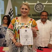 Verónica Camino Farjat recibe del INE su constancia como Senadora electa por Yucatán