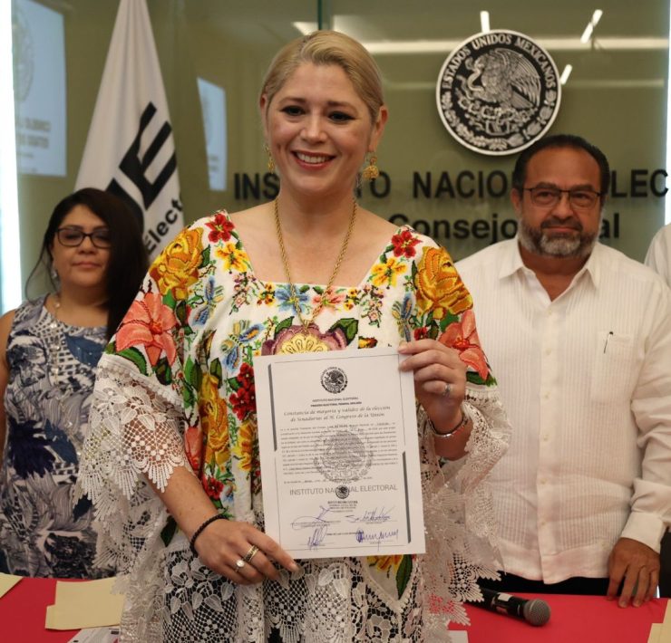 Verónica Camino Farjat recibe del INE su constancia como Senadora electa por Yucatán