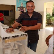 Sergio Vadillo Lora vota y destaca al estado como modelo nacional en el ámbito electoral