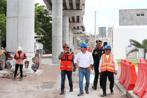 El Gobernador de Yucatán, Mauricio Vila Dosal, supervisó la construcción del viaducto elevado de Progreso, la cual lleva una avance a buen ritmo. 