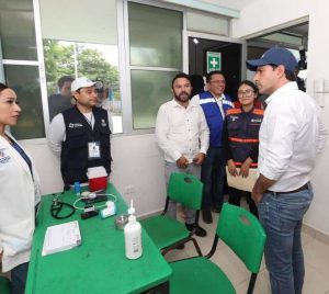 El gobernador de Yucatán, Mauricio Vila, supervisó el funcionamiento de albergues temporales en el estado, por el inminente impacto del huracán Beryl categoría 3.