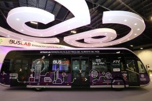 Las y los yucatecos podrán subirse a las 2 unidades piloto que comenzarán a operar muy pronto en las rutas del Ie-Tram y el Circuito Periférico del Sistema Va y Ven, las cuales podrán identificarlas por su innovador diseño.