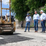 Durante la sesión extraordinaria de Cabildo, Ruz Castro mencionó que se intensificará el bacheo en Mérida, debido a las precipitaciones atípicas de las últimas fechas, las cuales impulsan a atender con premura y compromiso esta situación que puede representar inconvenientes a peatones, ciclistas y conductores de vehículos.