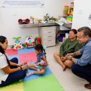 Ruz Castro felicitó al personal que, además de la atención que brindan todos los días a las niñas y niños, también fortalecen las competencias de los adultos responsables de su educación, favoreciendo de esta manera la salud mental en la primera infancia.