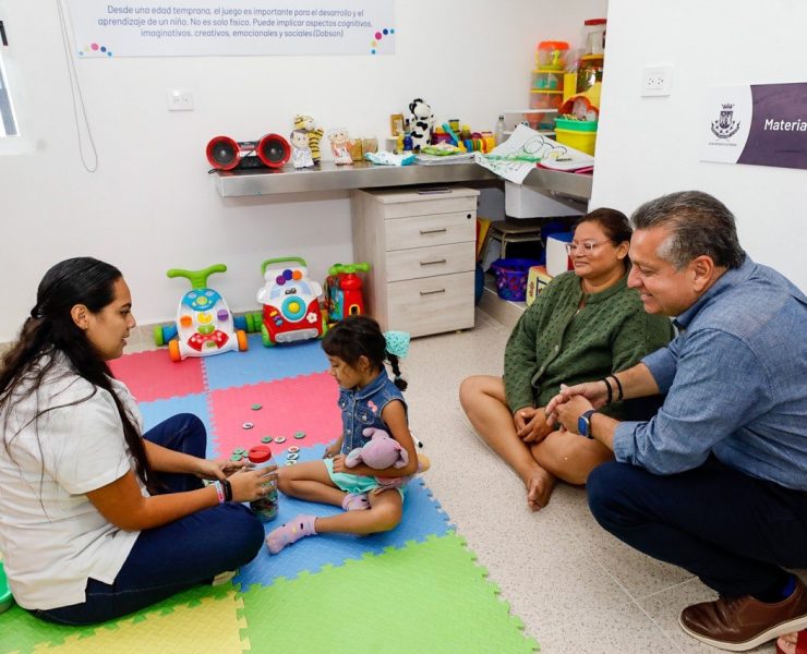 Ruz Castro felicitó al personal que, además de la atención que brindan todos los días a las niñas y niños, también fortalecen las competencias de los adultos responsables de su educación, favoreciendo de esta manera la salud mental en la primera infancia.