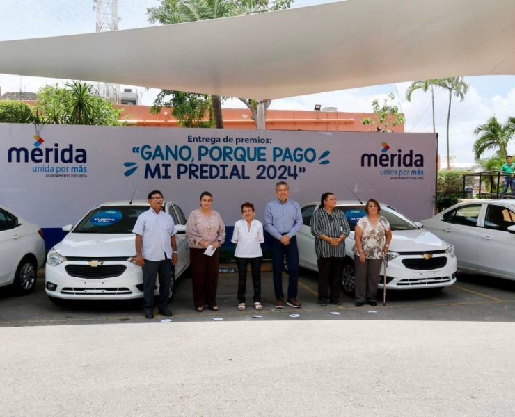 Alejandro Ruz Castro, agradeció la confianza de la ciudadanía al cumplir con su responsabilidad al efectuar el pago del predial, el cual permite construir más espacios públicos y desarrollar programas que beneficien a la población vulnerable del Municipio.