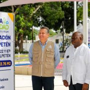 El Alcalde de Mérida, Alejandro Ruz Castro supervisó los trabajos de rehabilitación del proyecto “Nuestro Parque Yucalpetén”, resultado de la gran consulta ciudadana “Diseña tu Ciudad”.