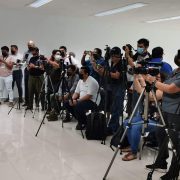 Organizaciones de periodistas y comunicadores de Yucatán señalaron la falta de interés de los diputados locales por legislar en la defensa de los derechos y protección de mujeres y hombres que ejercen la profesión del periodismo.