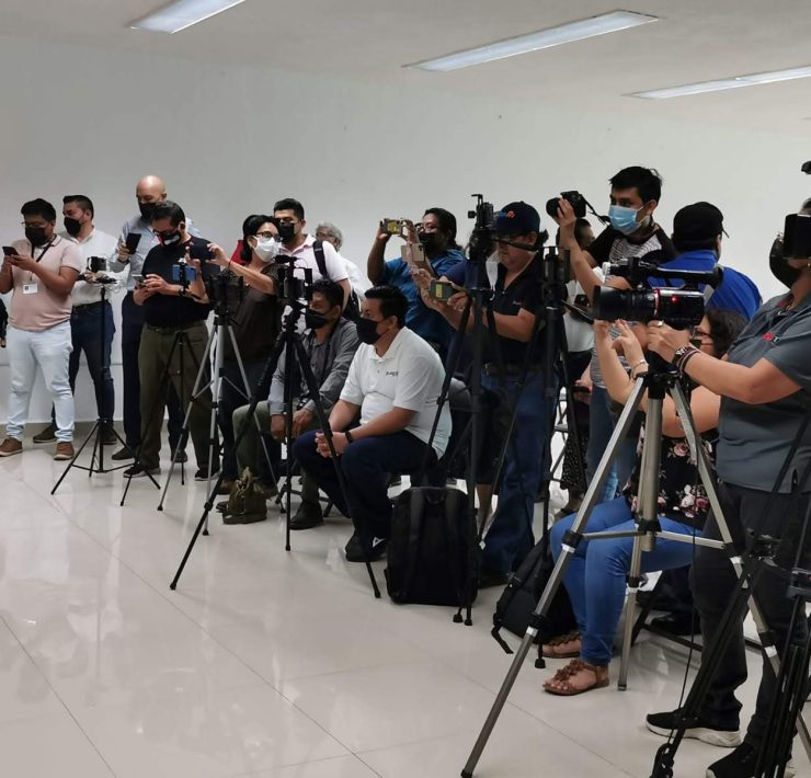 Organizaciones de periodistas y comunicadores de Yucatán señalaron la falta de interés de los diputados locales por legislar en la defensa de los derechos y protección de mujeres y hombres que ejercen la profesión del periodismo.