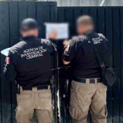 Agentes de la Fiscalía General de la República (FGR), previamente habían rescatado en Mérida, a mujeres de distintas nacionalidades que eran privadas de su libertad.