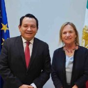 Joaquín Díaz Mena se reunió en la Ciudad de México con la embajadora de Francia, Delphine Borione y el embajador de Italia, Alessandro Modiano, para compartir ideas con el fin de atraer inversiones nuevas favorables para Yucatán.