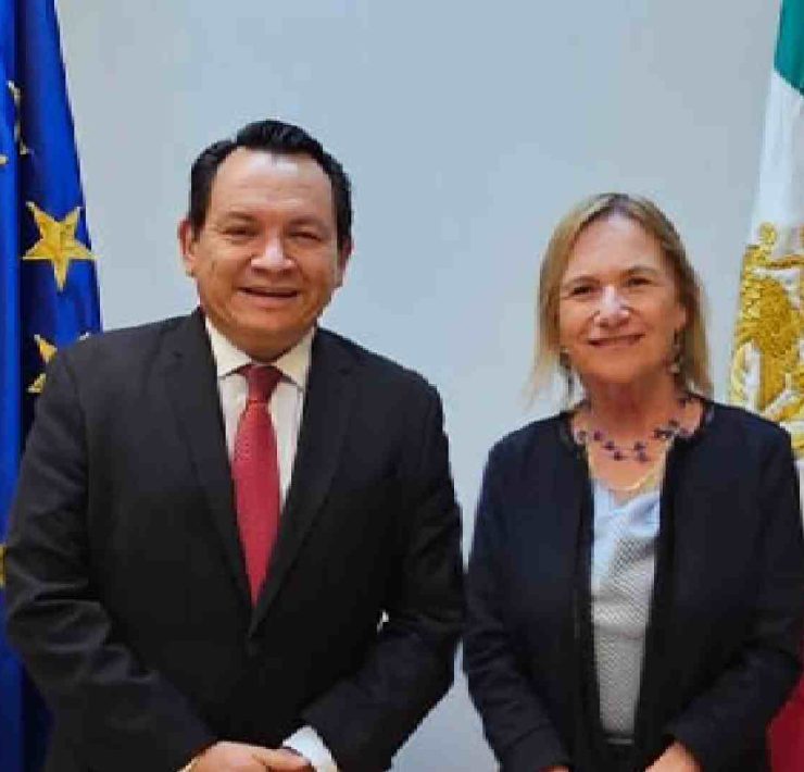 Joaquín Díaz Mena se reunió en la Ciudad de México con la embajadora de Francia, Delphine Borione y el embajador de Italia, Alessandro Modiano, para compartir ideas con el fin de atraer inversiones nuevas favorables para Yucatán.