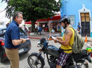 El Ayuntamiento de Mérida reordena las vialidades en la comisaría de Cholul, con el objetivo de brindar una mayor seguridad vial, a los habitantes. 