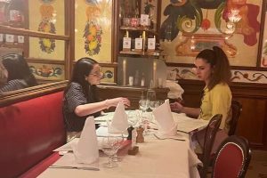 Ana Gabriela Guevara, aclaró que el restaurante en el que comió en Paris, no era caro, a comparación de los de México. 