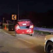 De película persecución en el periférico por robo de auto a punta de pistola