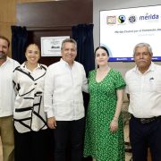 El Alcalde Alejandro Ruz, reconoció a todas y todos los actores involucrados en la obtención del distintivo y agradeció su firme compromiso con las prácticas del comercio justo en el Municipio.