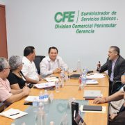 Díaz Mena recalcó que la operación de dicha mesa de atención, asesoría y seguimiento representará un importante ahorro para buena parte del sector primario de la Entidad, toda vez que contratar la asesoría de un despacho para realizar estos trámites, significa muchas veces un verdadero sacrificio para el gasto familiar de campesinos y productores del campo en general.