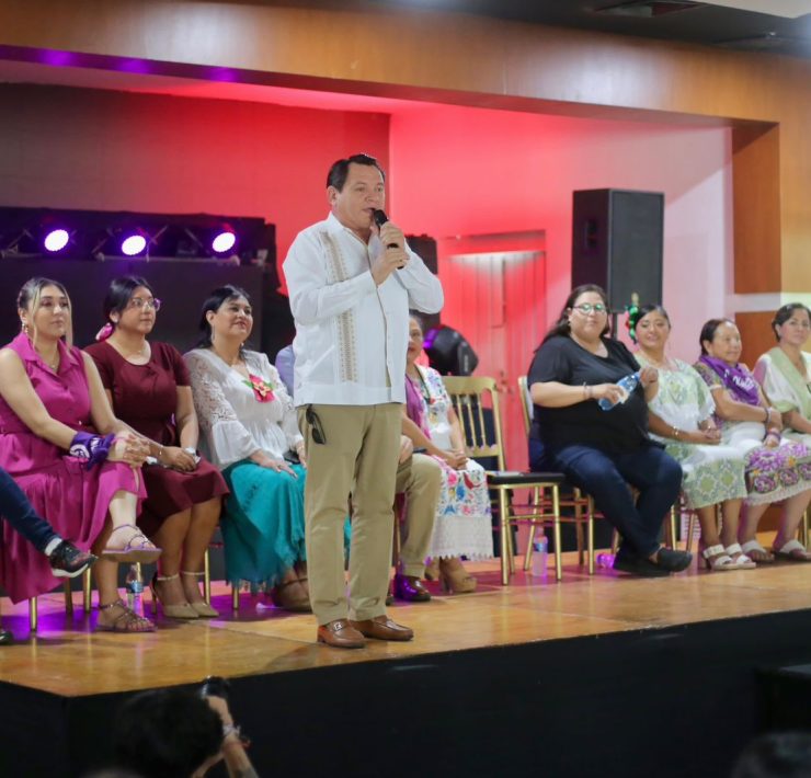 Díaz Mena aprovechó para externar también su reconocimiento a la Dra. Claudia Sheinbaum, “la primera mujer Presidenta en 200 años.