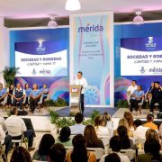 Ruz Castro manifestó que el DIF y el Instituto Municipal de la Mujer, han sido el puente para que el Ayuntamiento llegue a cientos de hogares con el fin de contribuir al mejor desarrollo de las familias de Mérida y sus comisarías.