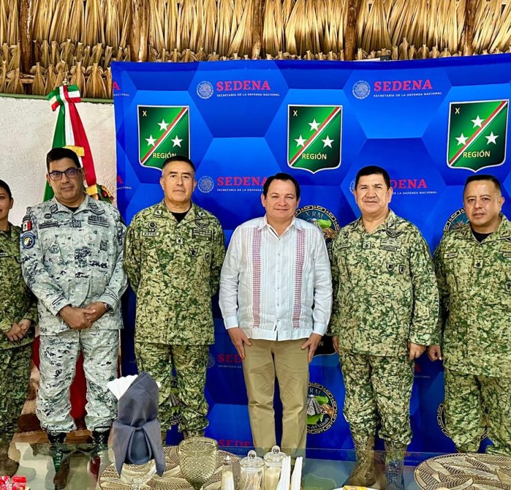 Díaz Mena agradeció y reconoció el trabajo que han realizado hasta ahora las fuerzas armadas, y reiteró su compromiso con los yucatecos, no solo para preservar, sino para mejorar la seguridad en Yucatán.