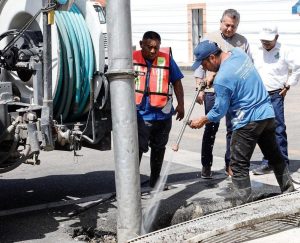 El Ayuntamiento moderniza la movilidad urbana en la ciudad de Mérida, por lo que el Alcalde Alejandro Ruz, supervisó los trabajos realizados en la colonia San Vicente, Chuburná. 