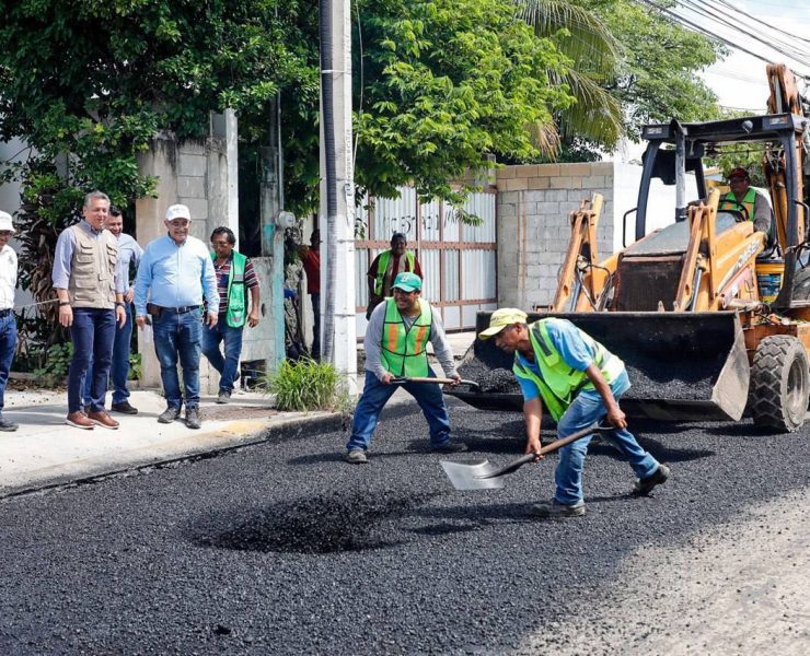 Ruz Castro explicó que las obras en proceso por iniciar y en concurso representan 41.32 km de construcción y repavimentación de calles, rehabilitación de calles, y construcción de carretera dentro y fuera del Periférico.