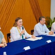 Cecilia Patrón agradeció al alcalde Alejandro Ruz y a los integrantes de la comisión de entrega-recepción la amabilidad y disposición durante este proceso que garantiza con transparencia y orden la transición de la administración pública municipal.