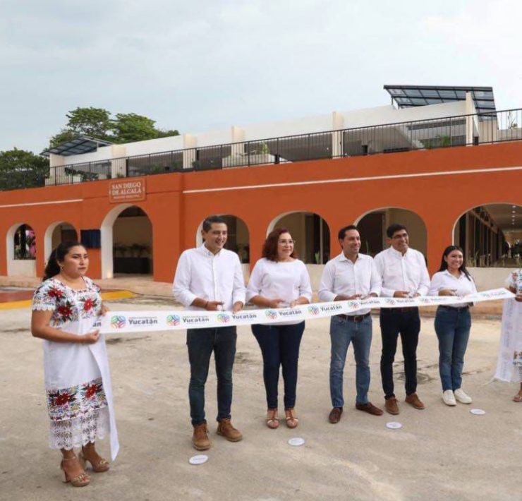 Para seguir impulsando la economía de Tekax, el Gobernador Mauricio Vila Dosal inauguró el Centro Estatal de Emprendedores Región Sur con el que ya suman 5 en todo el estado, que atienden a diferentes regiones.