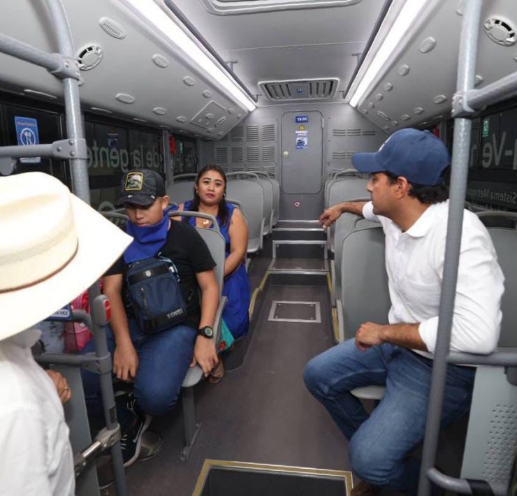 Vila Dosal reiteró que la importancia de que la transformación del transporte llegue a cada rincón de Yucatán y no sólo se concentre en Mérida, pues todos los habitantes merecen un mejor servicio de digno y de calidad.