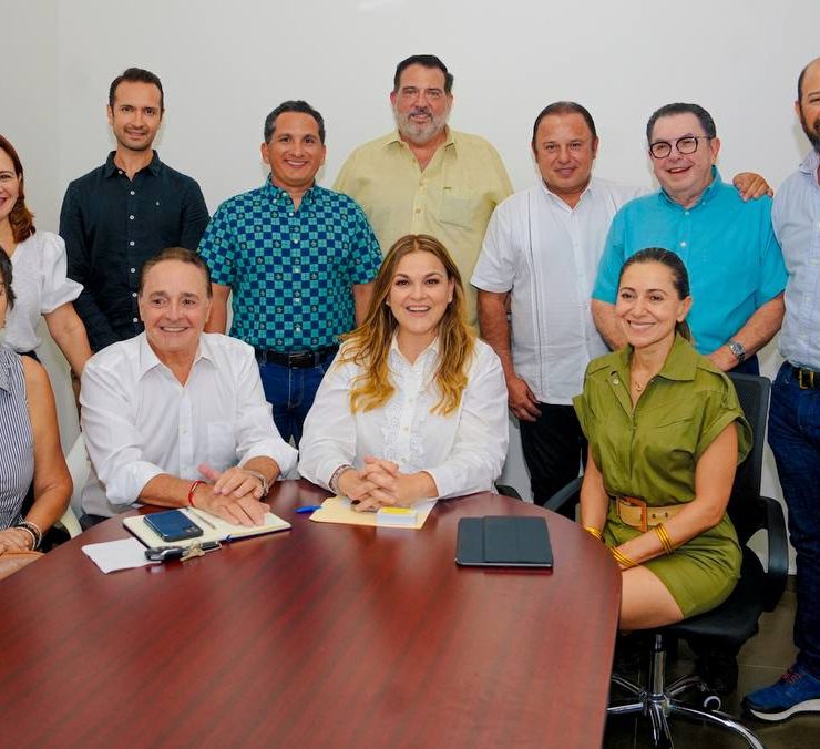 Cecilia Patrón, anunció la creación de la Unidad de Turismo y a quien sería su titular, Armando Casares Espinosa, a propuesta de representantes del sector.