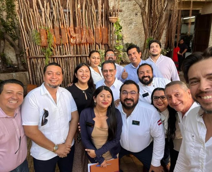 El embajador de Portugal Manuel Carvalho, recorrió las instalaciones del puerto de altura de Progreso para observar las capacidades de maniobras, cargas y descargas, que son importantes para el desarrollo de nuevos negocios marítimos.