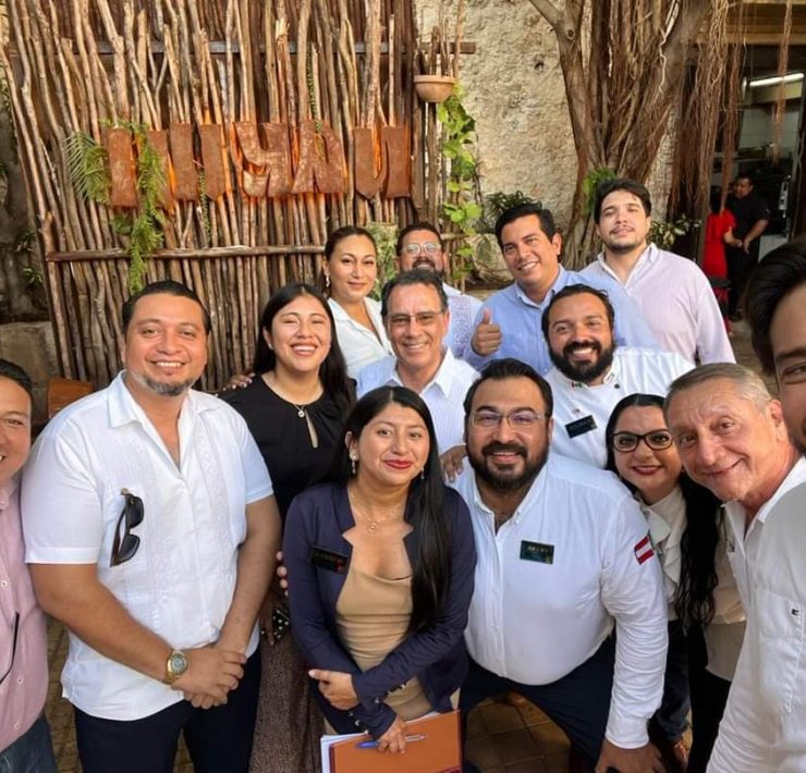 El embajador de Portugal Manuel Carvalho, recorrió las instalaciones del puerto de altura de Progreso para observar las capacidades de maniobras, cargas y descargas, que son importantes para el desarrollo de nuevos negocios marítimos.