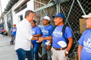 El Alcalde de Mérida, Alejandro Ruz Castro, reconoce a los trabajadores de Servicios Públicos del Ayuntamiento. 