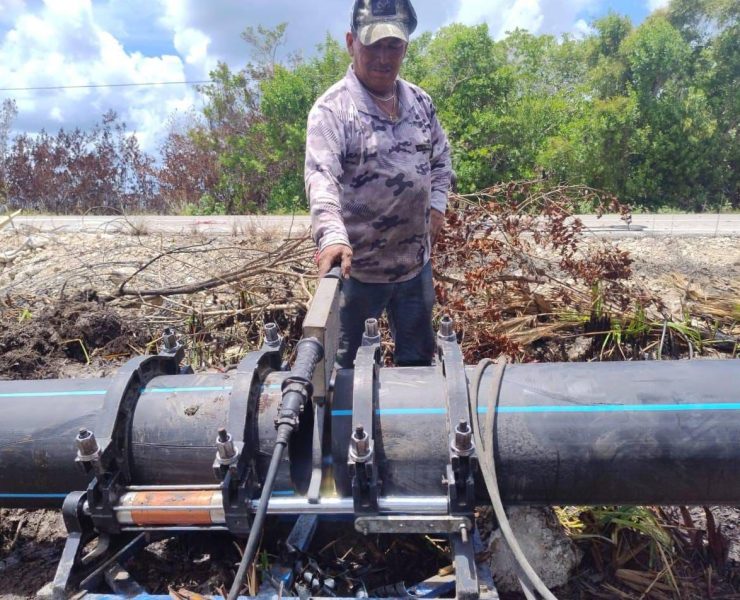 La Junta de Agua Potable y Alcantarillado de Yucatán (Japay) informa que los trabajos avanzan a buen paso por lo que se realizan de 8 a 10 termo fusiones diarias, técnica de unión de tubería, de un total de 125, por lo que se estima que concluyan el próximo 15 de septiembre.