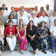 Durante la entrega, Díaz Mena expresó su agradecimiento por la notificación y enfatizó que este logro no es solo de una persona, sino el resultado del esfuerzo conjunto de todos los involucrados en su campaña y en la transformación del estado.