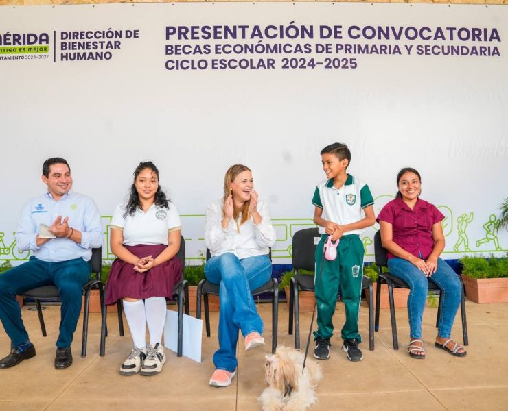 Cecilia Patrón realiza entrega de becas: Apoyo a la educación en Mérida
