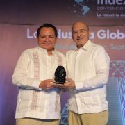 El mensaje de Díaz Mena invita a empresarios para invertir en Yucatán resonó, como un llamado claro hacia el futuro económico del estado. Con una serie de proyectos de infraestructura ambiciosos y un enfoque en el bienestar social.