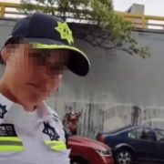 ¡Escándalo Viral! Grabación de Policía corrupta recibiendo mordida (VIDEO)