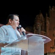 Huacho Díaz Mena acompañó a alcaldes electos a su toma de protesta