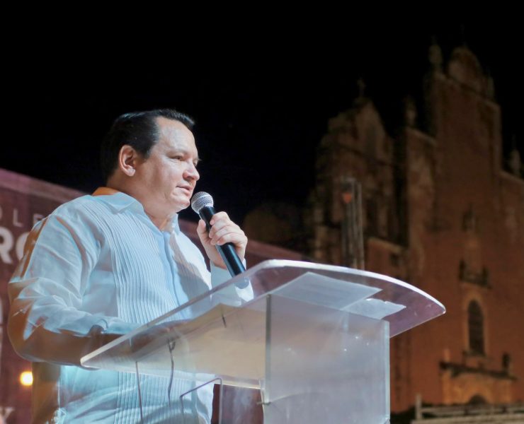 Huacho Díaz Mena acompañó a alcaldes electos a su toma de protesta