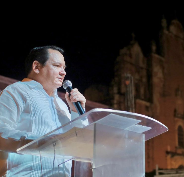 Huacho Díaz Mena acompañó a alcaldes electos a su toma de protesta