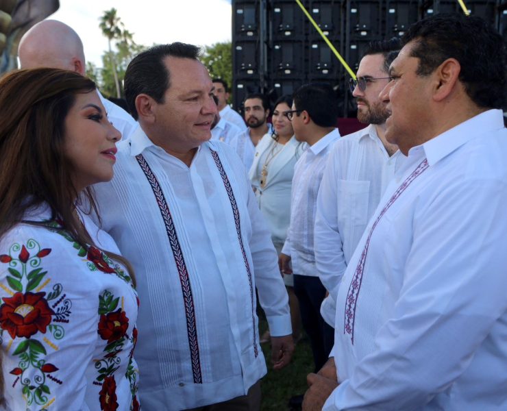 Joaquín Díaz Mena, gobernador electo de Yucatán, asistió al evento y reafirmó los lazos de colaboración con Quintana Roo, señalando que la transformación en Yucatán comenzará con un enfoque en la igualdad y la justicia social.